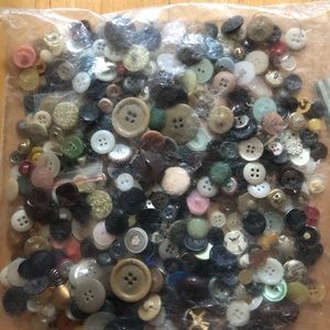 Bag of vintage & current buttons
